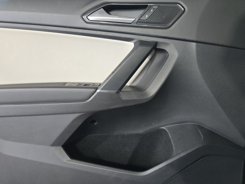 Thumbnail: 2018 Volkswagen Tiguan - 12