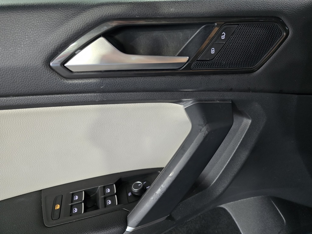 Thumbnail: 2018 Volkswagen Tiguan - 13