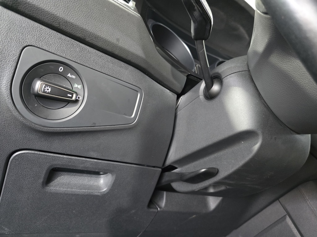 Thumbnail: 2018 Volkswagen Tiguan - 14