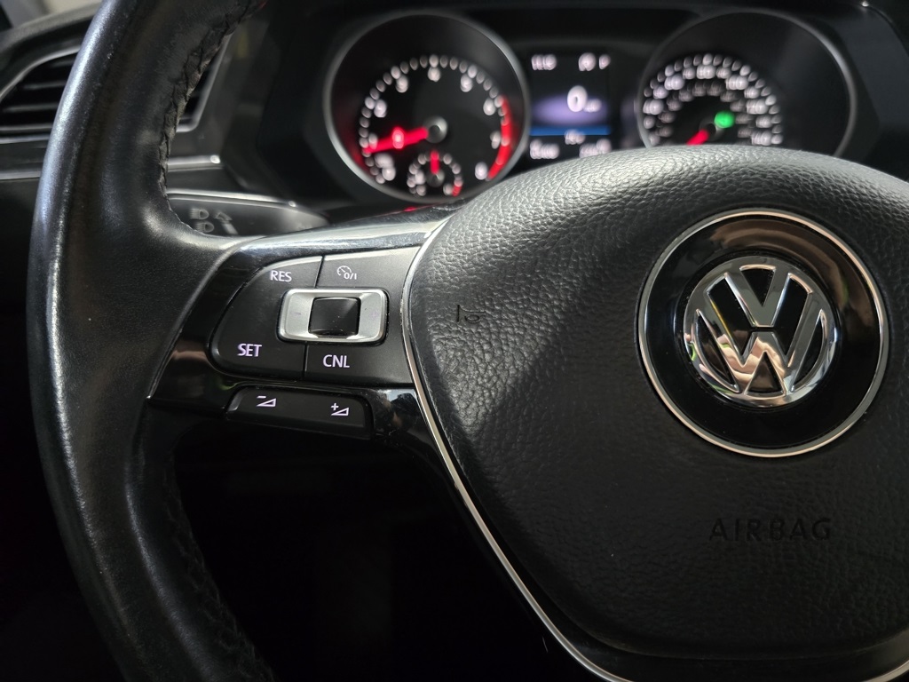 Thumbnail: 2018 Volkswagen Tiguan - 16