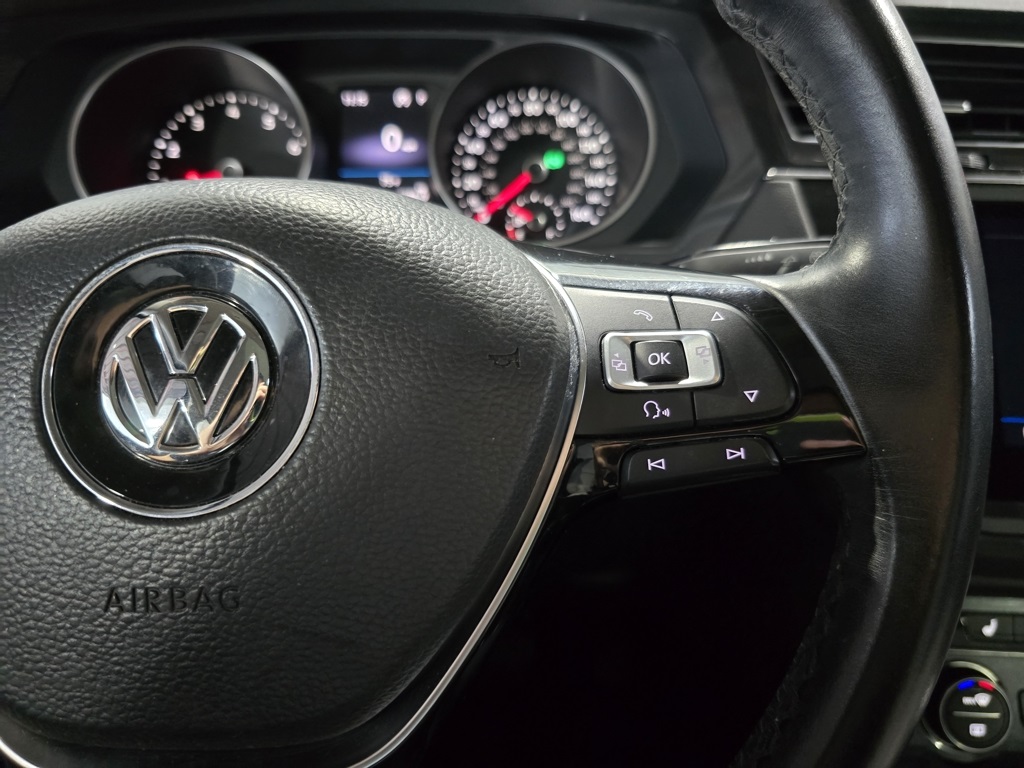 Thumbnail: 2018 Volkswagen Tiguan - 17