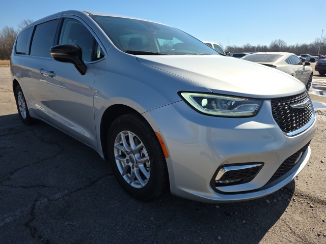 2024 Chrysler Pacifica Touring L FWD