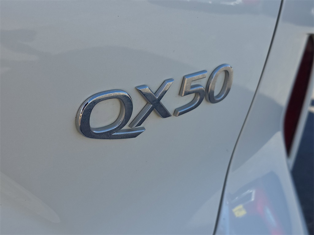 2022 INFINITI QX50 LUXE White at Gullo Toyota