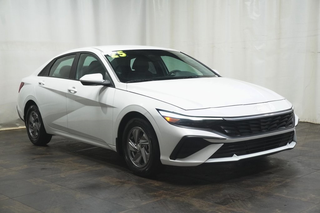 2025 Hyundai Elantra SE