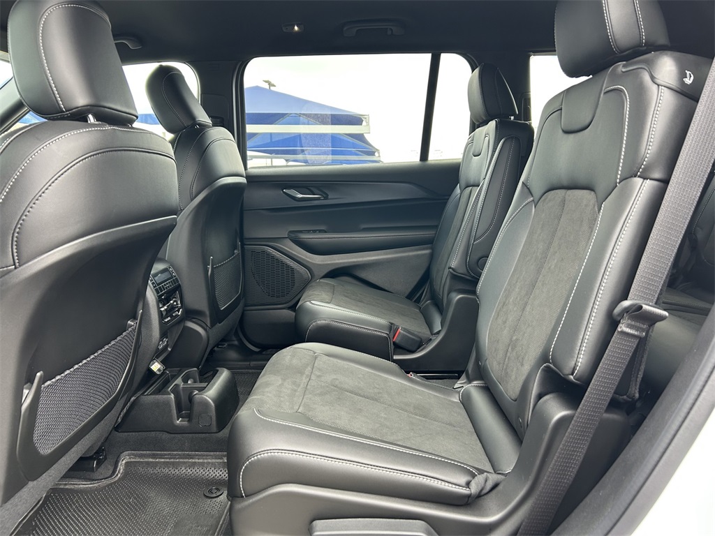 New Car 2025 Jeep Grand Cherokee L  Altitude For Sale Under $40,000 In San Marcos, Texas