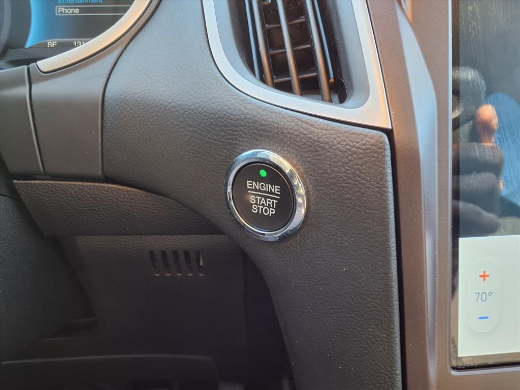 2021 Ford Edge SE Silver at Emmons Autoplex