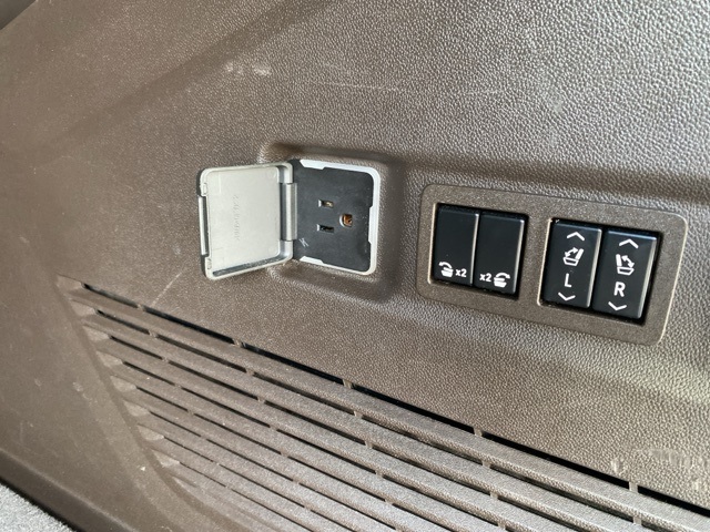 Used Car 2022 Chevrolet Suburban  Z71 For Sale Under $60,000 In San Antonio, Texas