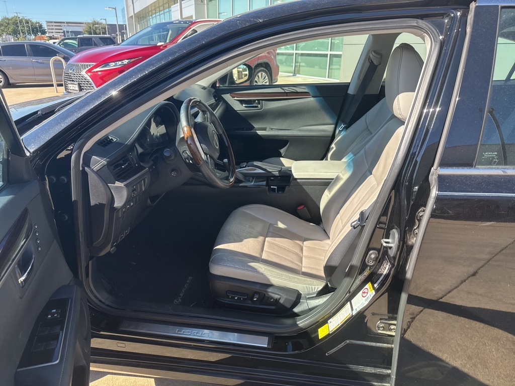 2016 Lexus ES 350 Black at Ultimate Motorsports