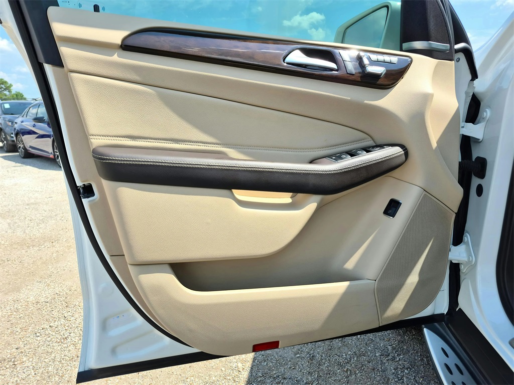 2019 Mercedes-Benz GLE GLE 400 White at Westside Lexus