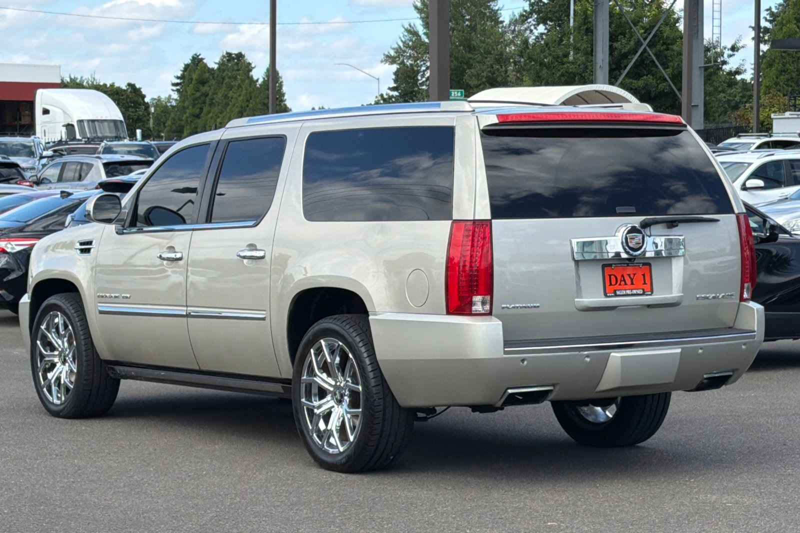 2013 Cadillac Escalade ESV Platinum Edition - Photo 7