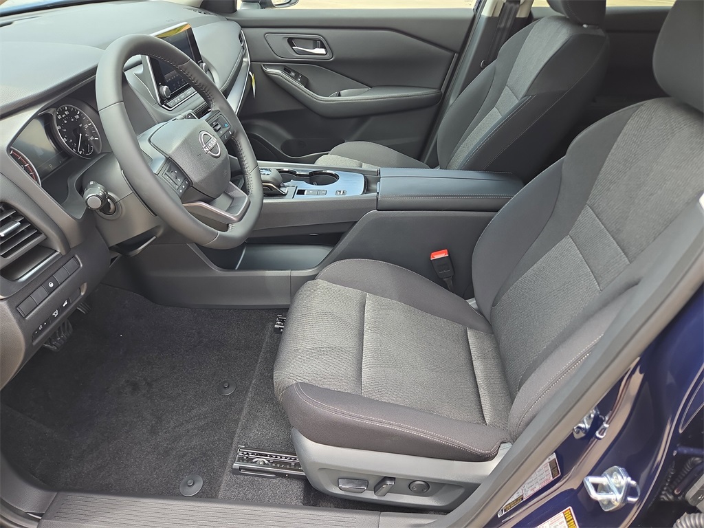 2026 Nissan Rogue SV photo 7