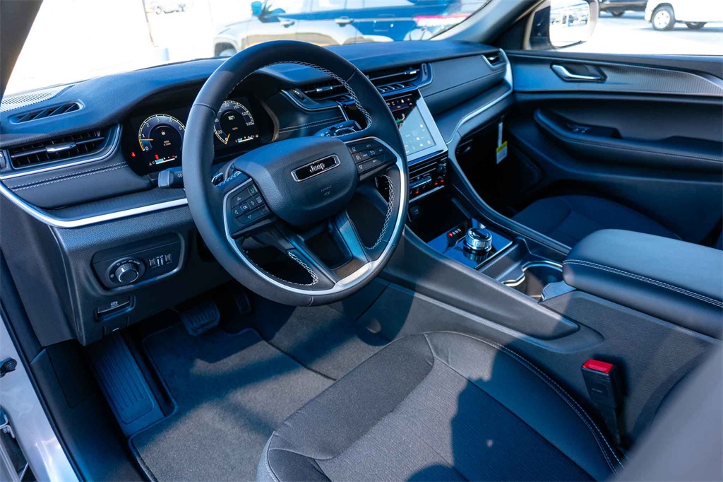 New Car 2025 Jeep Grand Cherokee L  Laredo For Sale Under $40,000 In San Marcos, Texas