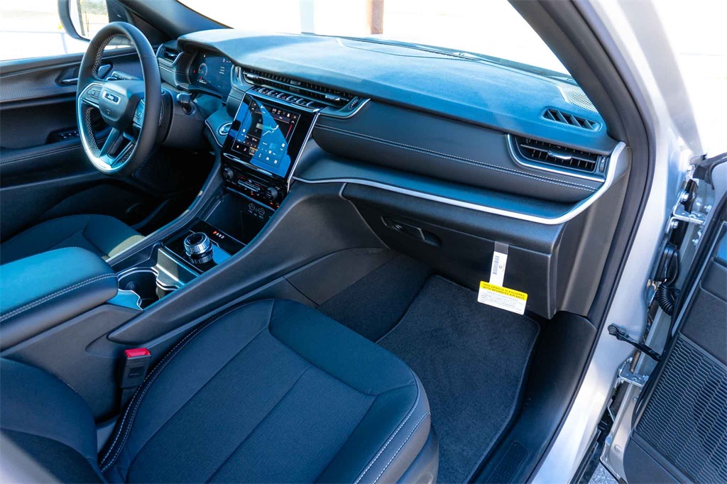 New Car 2025 Jeep Grand Cherokee L  Laredo For Sale Under $40,000 In San Marcos, Texas