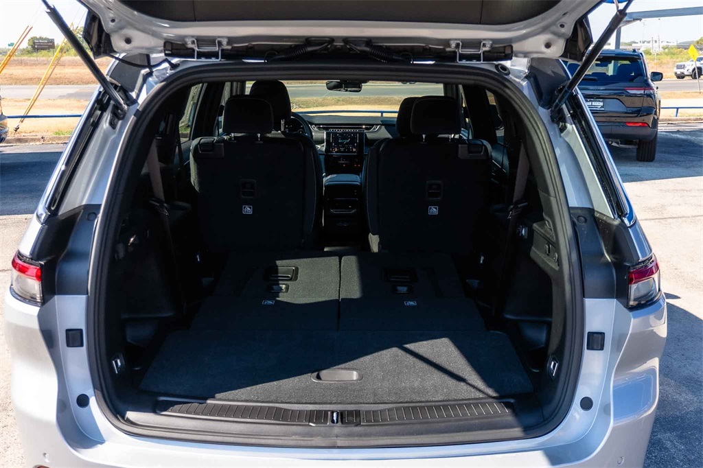 New Car 2025 Jeep Grand Cherokee L  Laredo For Sale Under $40,000 In San Marcos, Texas