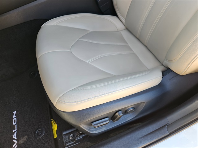 2020 Toyota Avalon XLE Beige at Community Honda