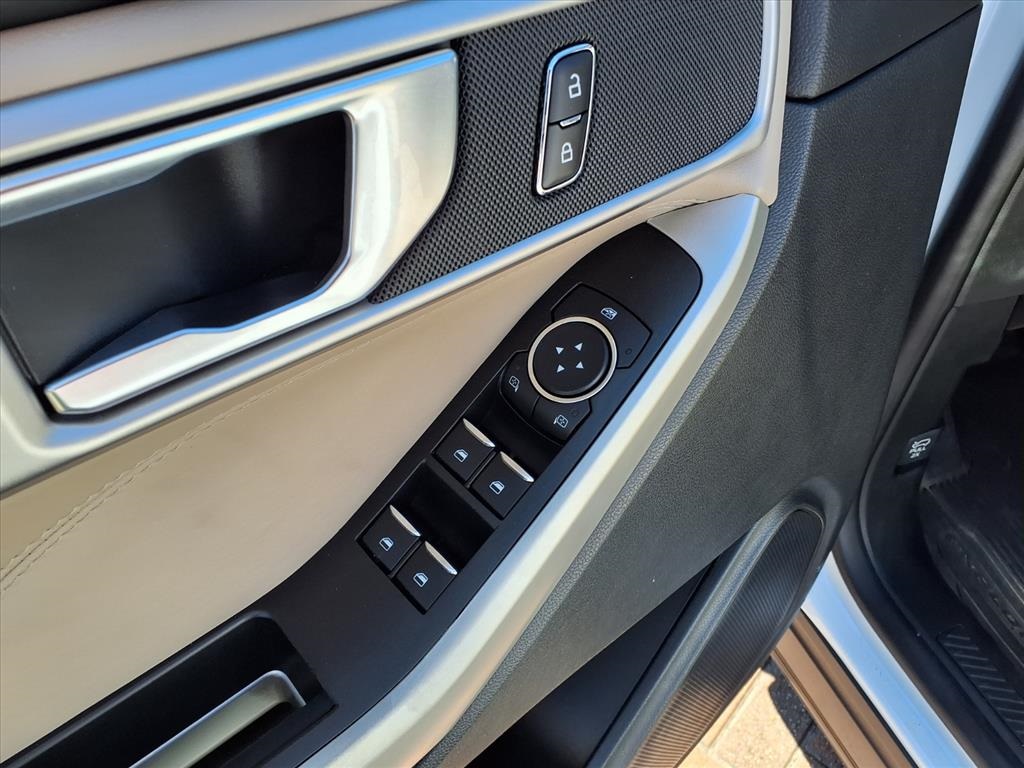 2021 Ford Explorer XLT White at Shottenkirk Kia Fort Bend