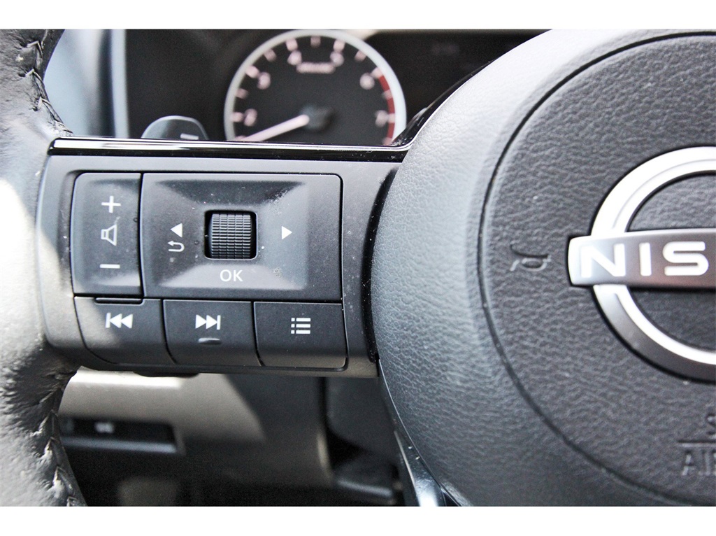 2023 Nissan Rogue SL - 10