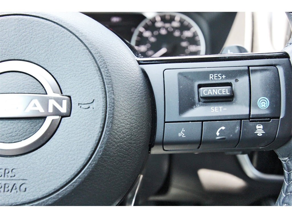 2023 Nissan Rogue SL - 11