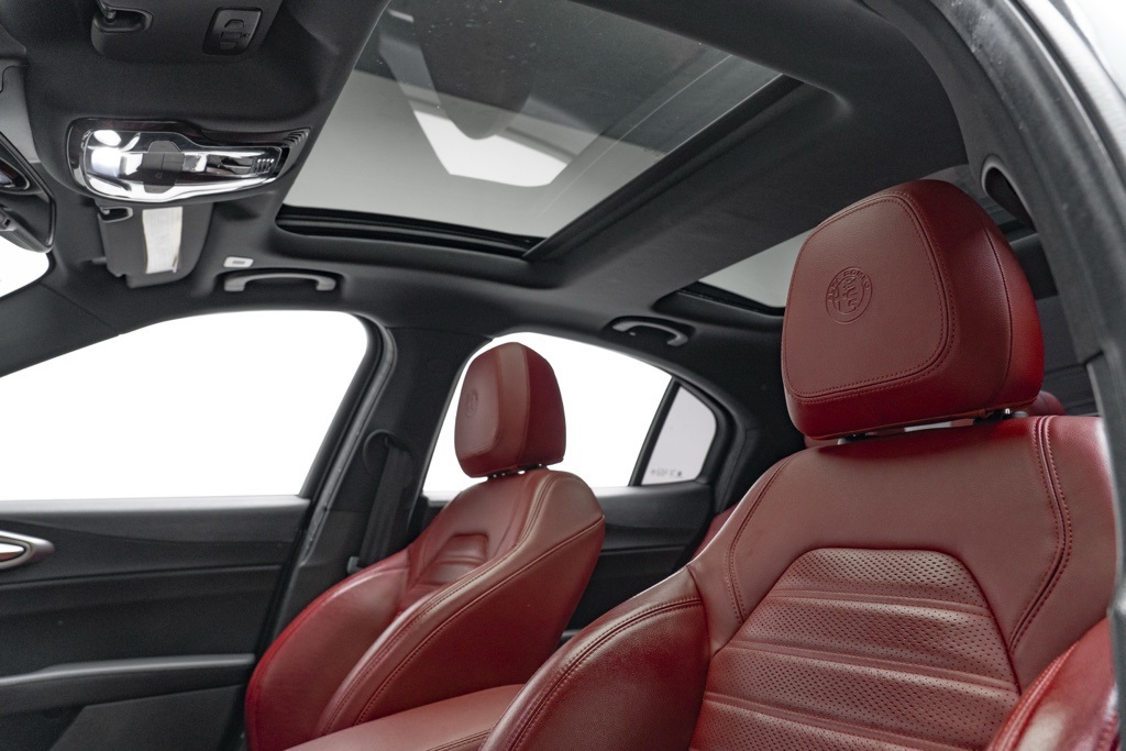 2022 Alfa Romeo Giulia Veloce - Photo 12