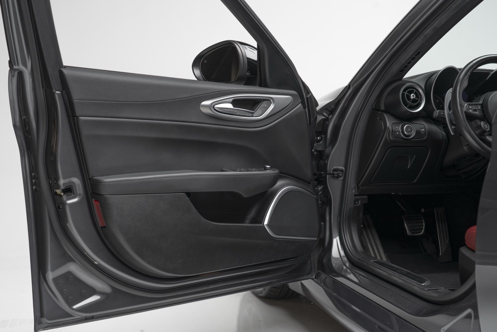 2022 Alfa Romeo Giulia Veloce - Photo 15