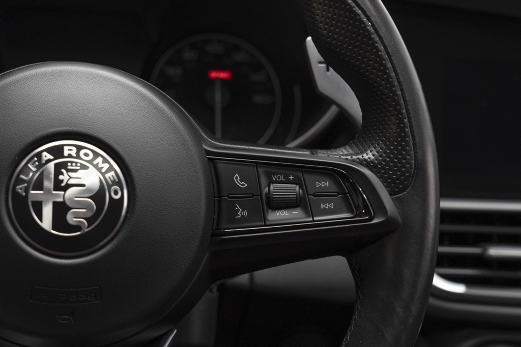 2022 Alfa Romeo Giulia Veloce - Photo 20