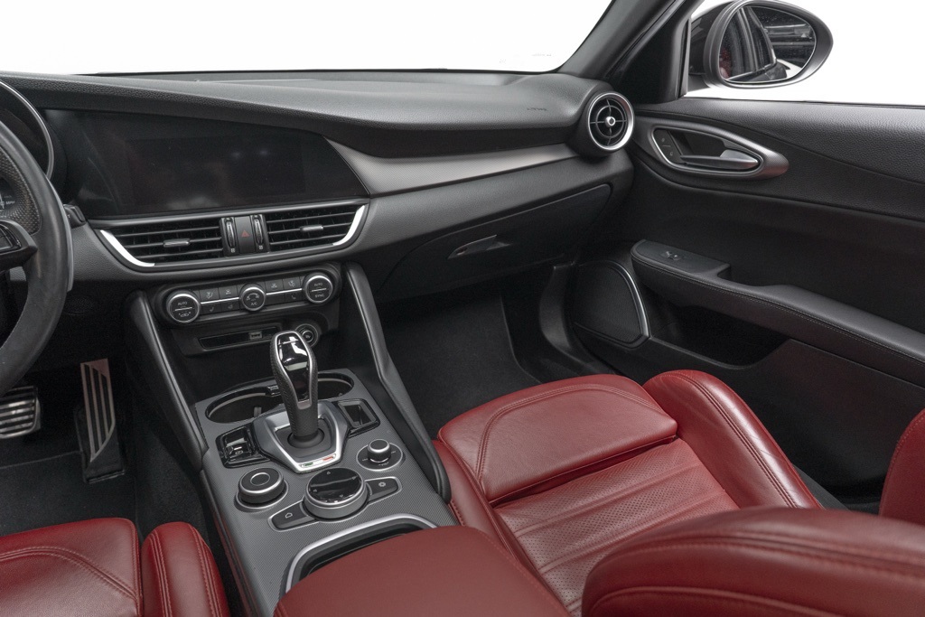 2022 Alfa Romeo Giulia Veloce - Photo 23