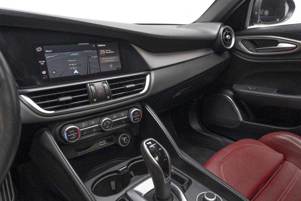 2022 Alfa Romeo Giulia Veloce - Photo 24