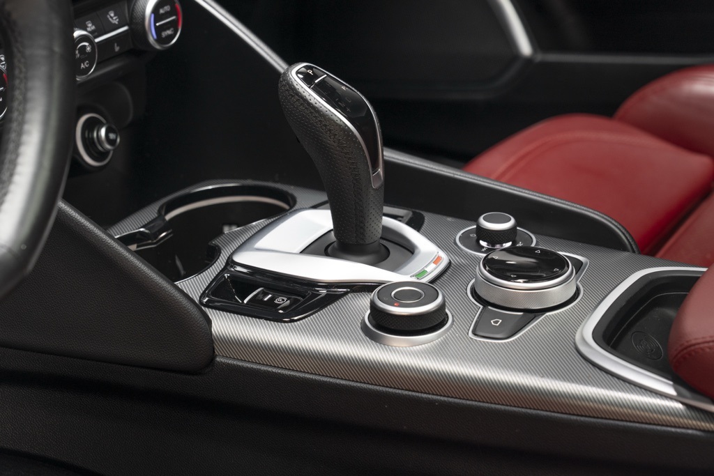 2022 Alfa Romeo Giulia Veloce - Photo 28