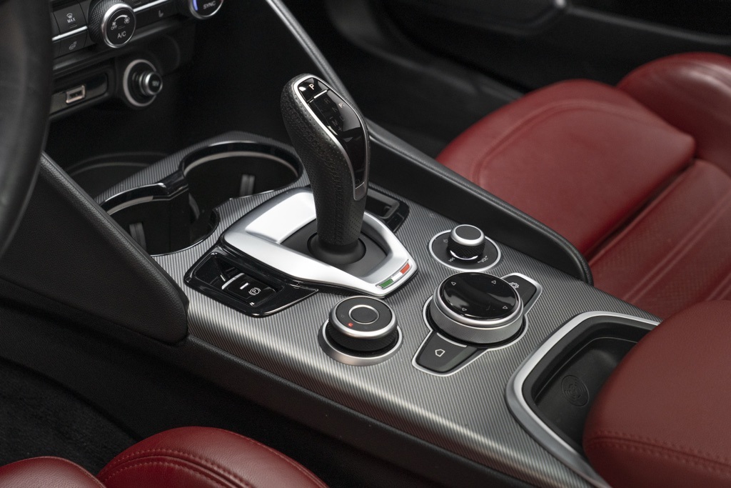 2022 Alfa Romeo Giulia Veloce - Photo 29