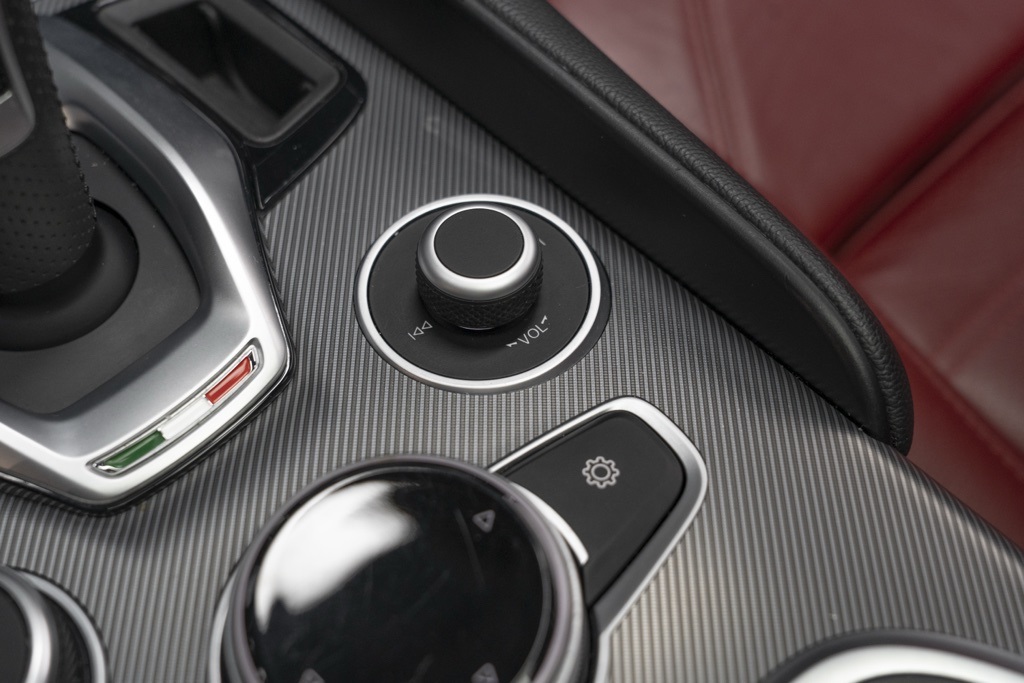 2022 Alfa Romeo Giulia Veloce - Photo 31