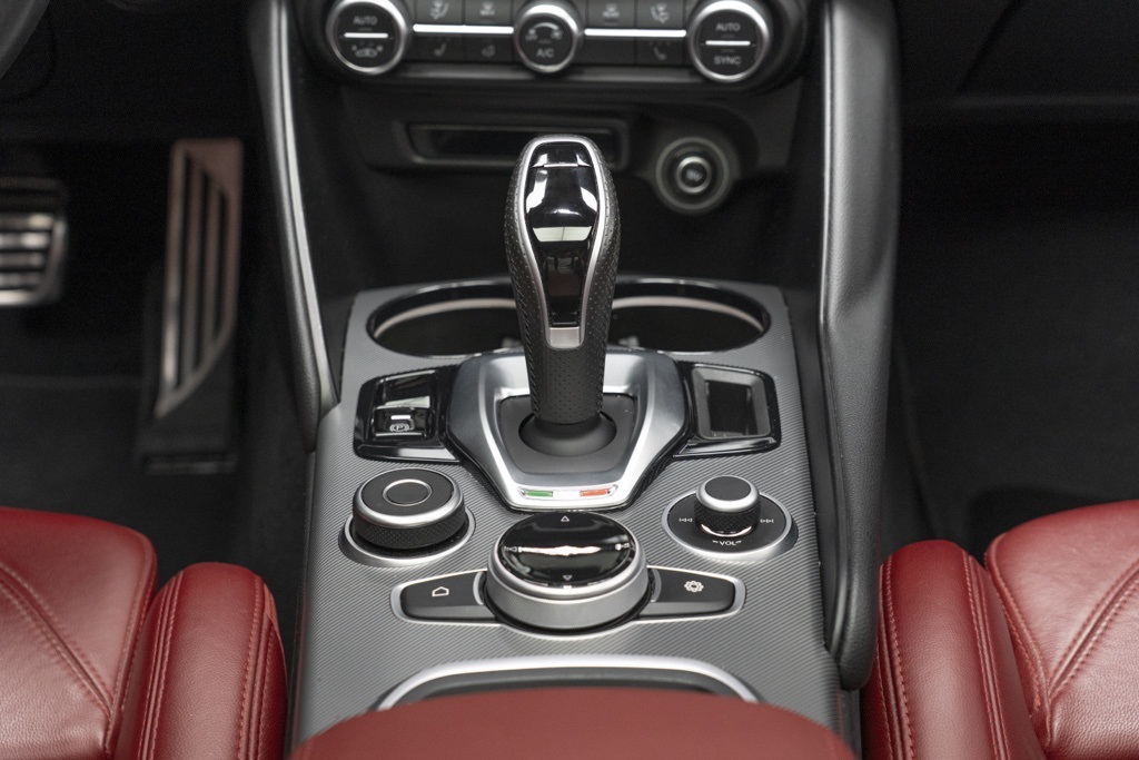 2022 Alfa Romeo Giulia Veloce - Photo 32