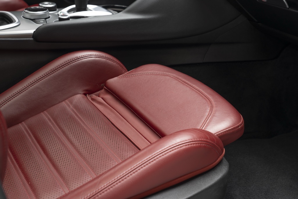 2022 Alfa Romeo Giulia Veloce - Photo 38