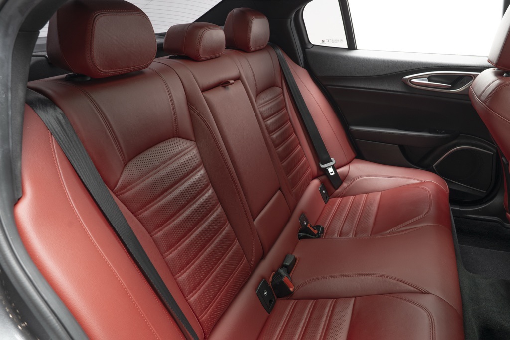 2022 Alfa Romeo Giulia Veloce - Photo 43