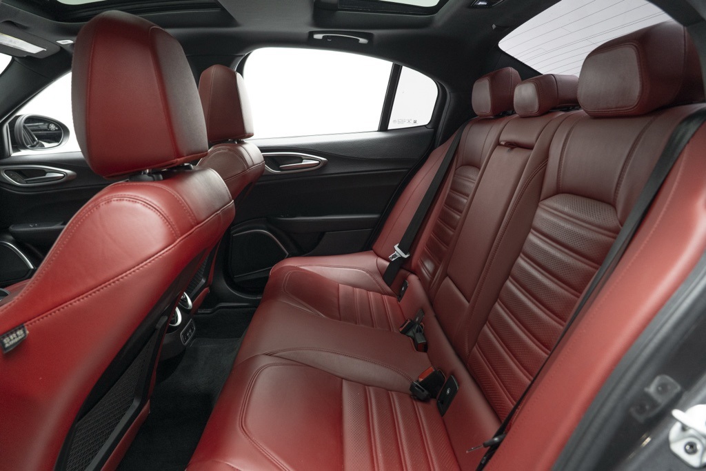 2022 Alfa Romeo Giulia Veloce - Photo 47