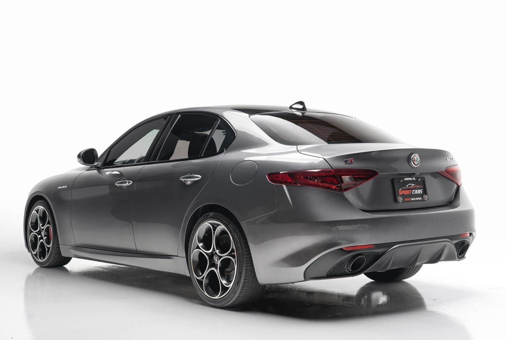2022 Alfa Romeo Giulia Veloce - Photo 9