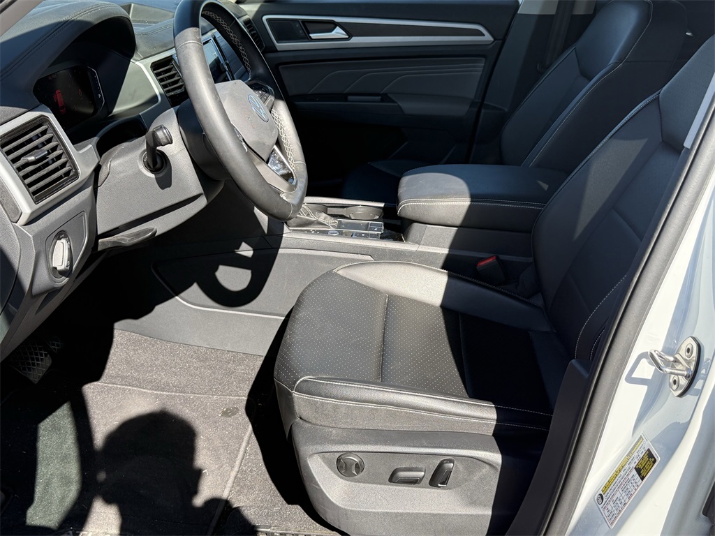 2022 Volkswagen Atlas 3.6L V6 SE w/Technology White at DeMontrond Automotive Group