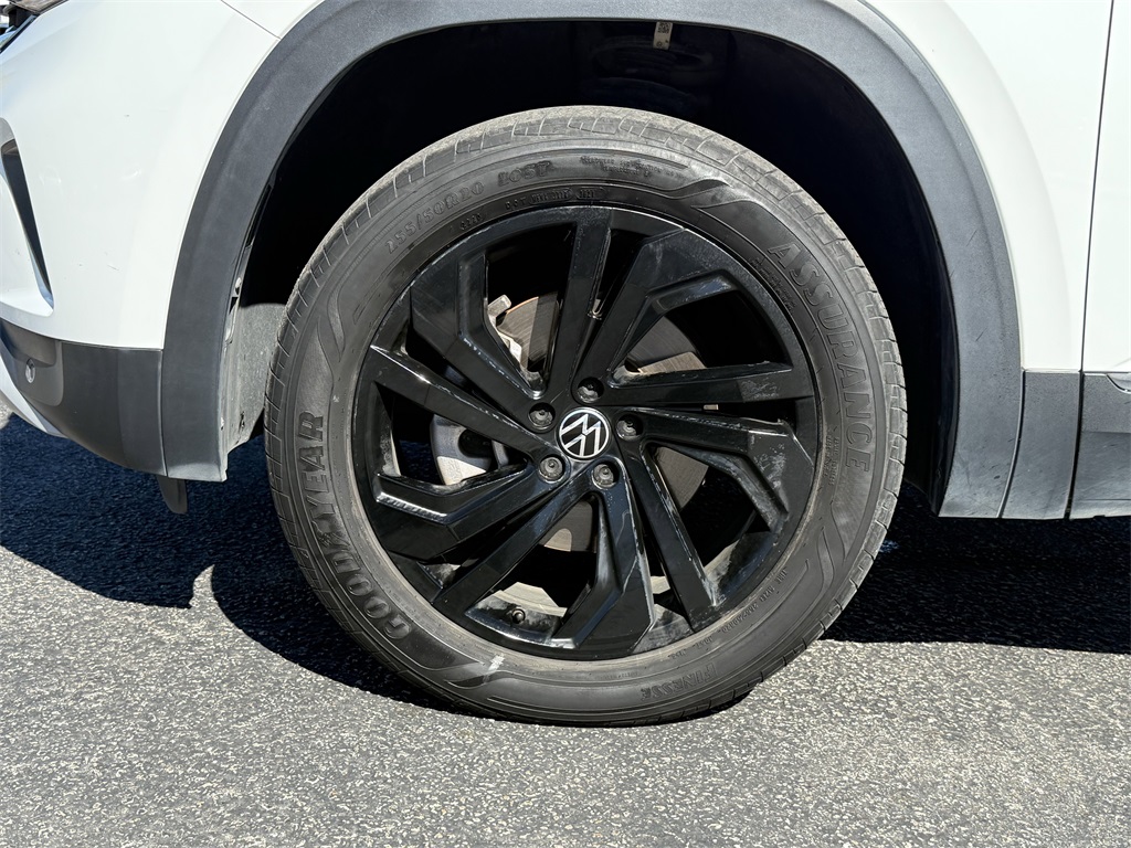 2022 Volkswagen Atlas 3.6L V6 SE w/Technology White at DeMontrond Automotive Group