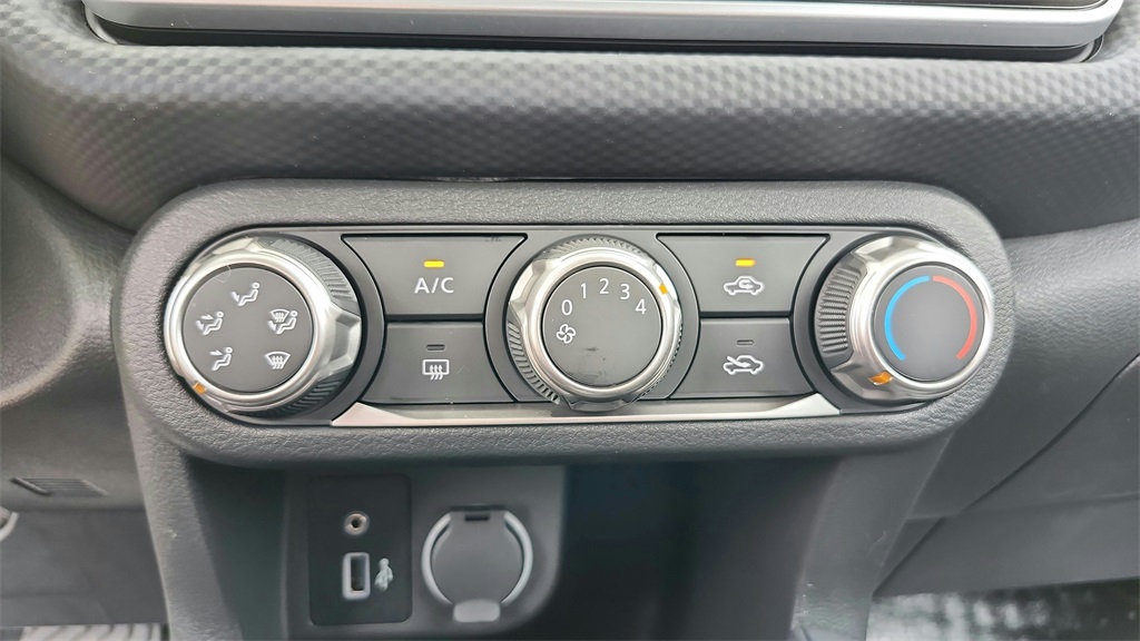 2025 Nissan Kicks Play