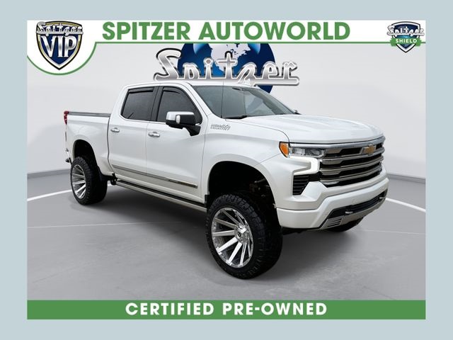 White (Iridescent Pearl Tricoat) 2022 Chevrolet Silverado 1500 High Country Crew Cab 4WD Pickup Truck Four-Wheel Drive Automatic