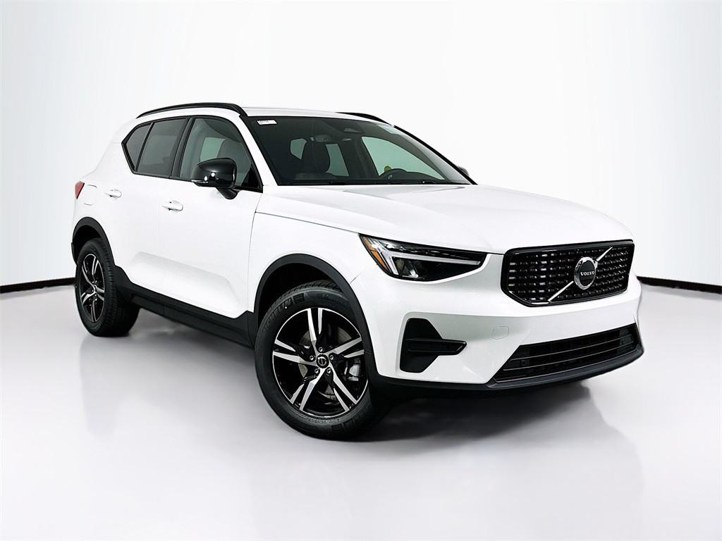 2026 Volvo XC40 B4 Core