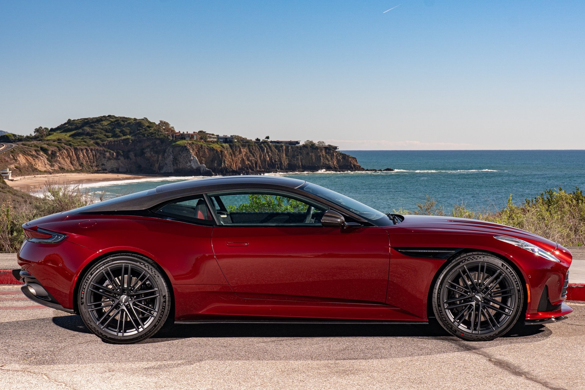 Aston Martin 2024 DB12 
