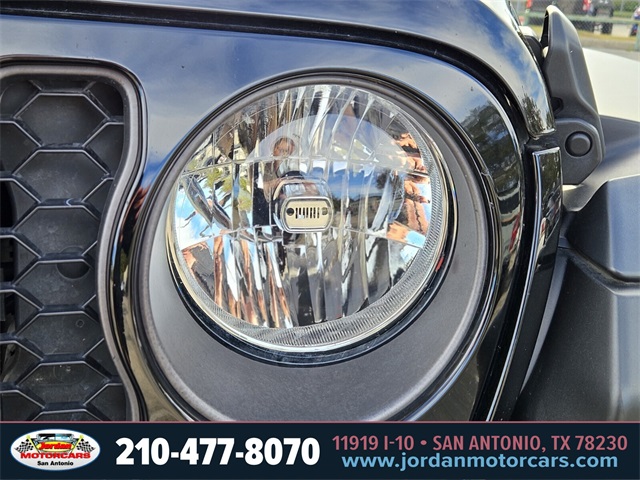 Used Car 2021 Jeep Gladiator  Mojave For Sale Under $40,000 In San Antonio, Texas