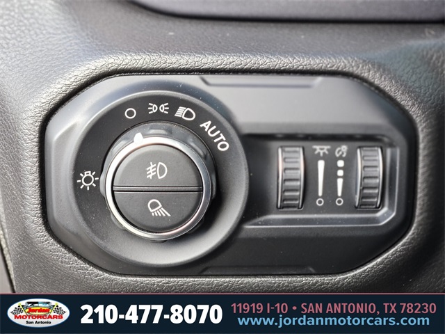 Used Car 2021 Jeep Gladiator  Mojave For Sale Under $40,000 In San Antonio, Texas