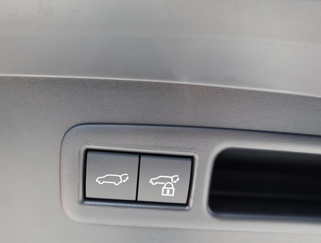 Thumbnail: 2025 Lexus UX - 16