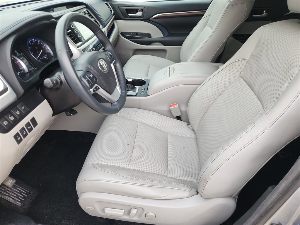 2016 Toyota Highlander Limited Platinum V6 Silver at Toyota of Victoria