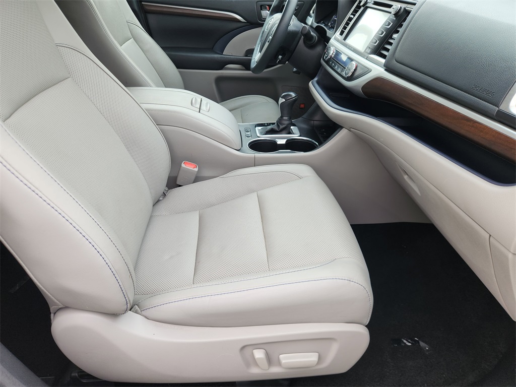 2016 Toyota Highlander Limited Platinum V6 Silver at Toyota of Victoria