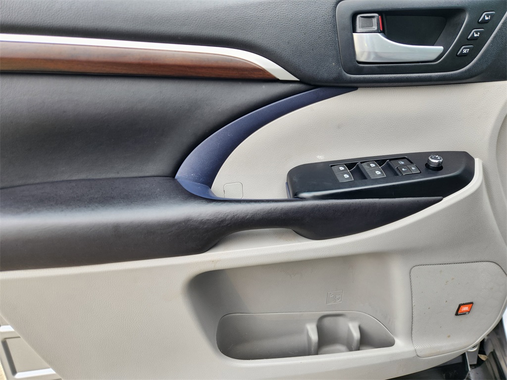 2016 Toyota Highlander Limited Platinum V6 Silver at Toyota of Victoria