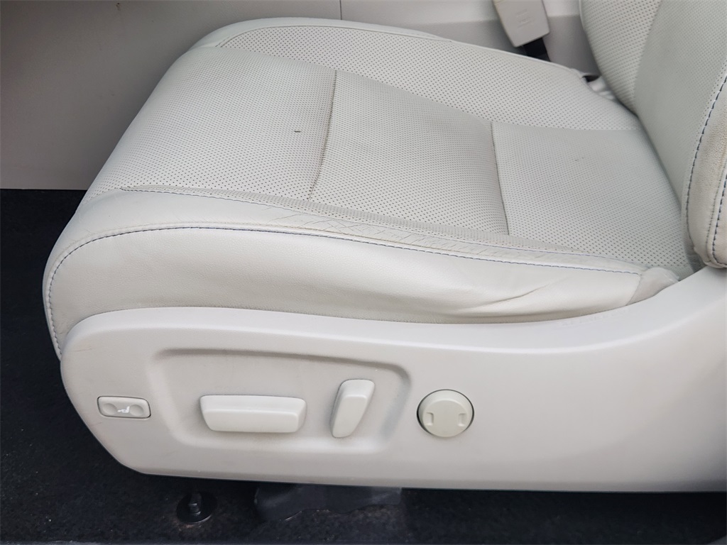 2016 Toyota Highlander Limited Platinum V6 Silver at Toyota of Victoria