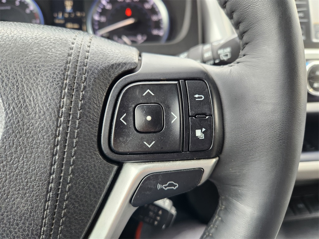 2016 Toyota Highlander Limited Platinum V6 Silver at Toyota of Victoria