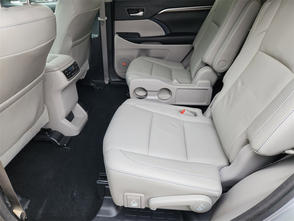 2016 Toyota Highlander Limited Platinum V6 Silver at Toyota of Victoria